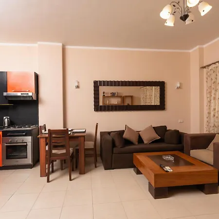 Free Beach Access One Bedroom Apartment